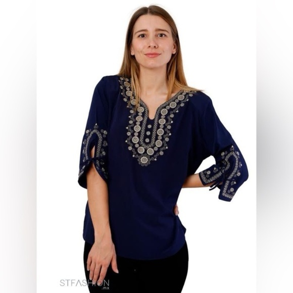 paloma carmin Tops - Elegant Navy Embroidered Blouse